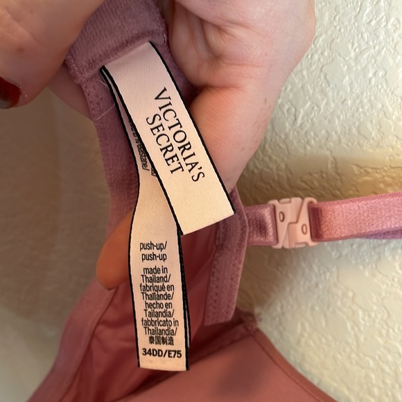 Victoria’s Secret 34DD T-Shirt Bra - Picture 2 of 2